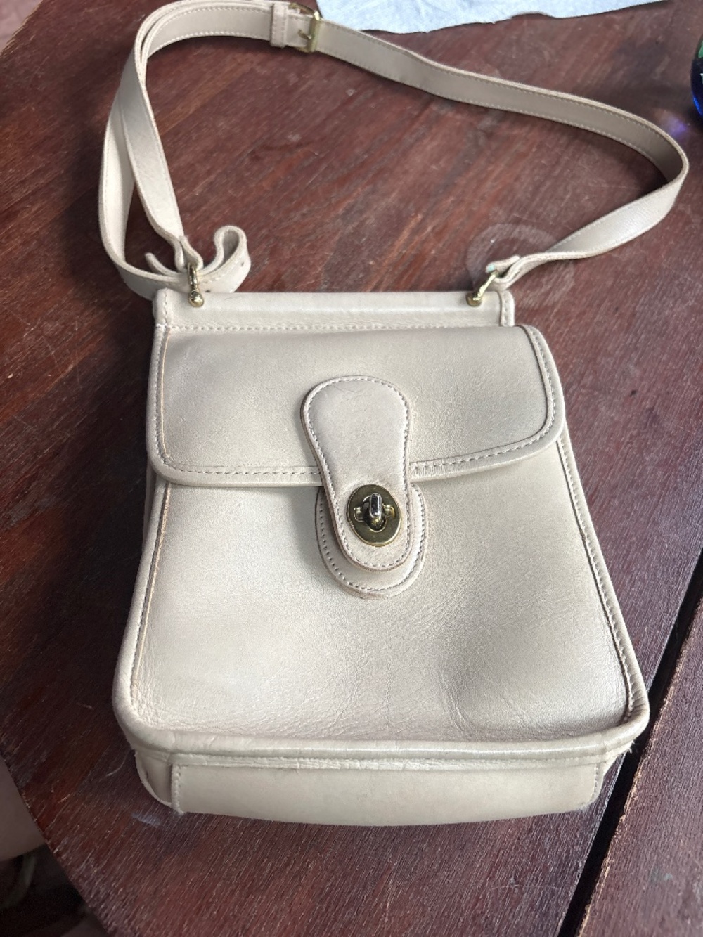 Vintage Hunt Club leather crossbody cream